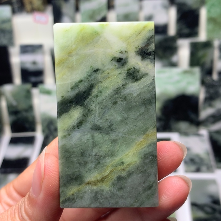 独山玉颈饰未镶嵌