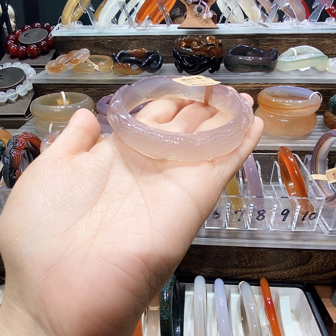 星***美玛瑙/玉髓手镯未镶嵌