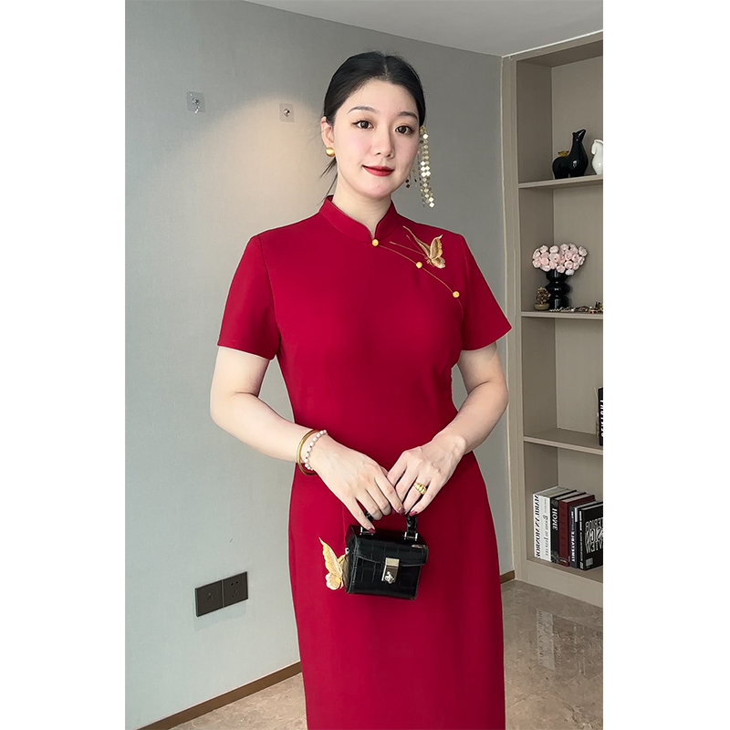红色蝴蝶刺绣旗袍女大码新中式改良气质显瘦新娘敬酒服订婚礼服裙
