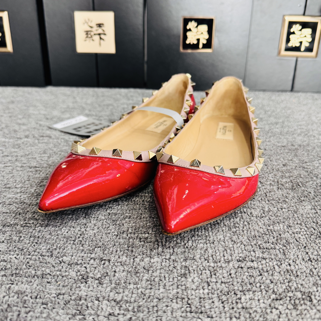 95新 Valentino/华伦天奴 华伦天奴红色漆皮平底鞋39码YSC2886
