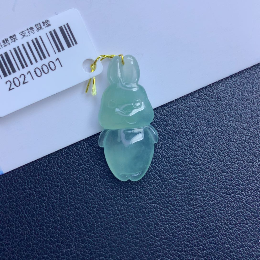 翡翠颈饰未镶嵌兔兔