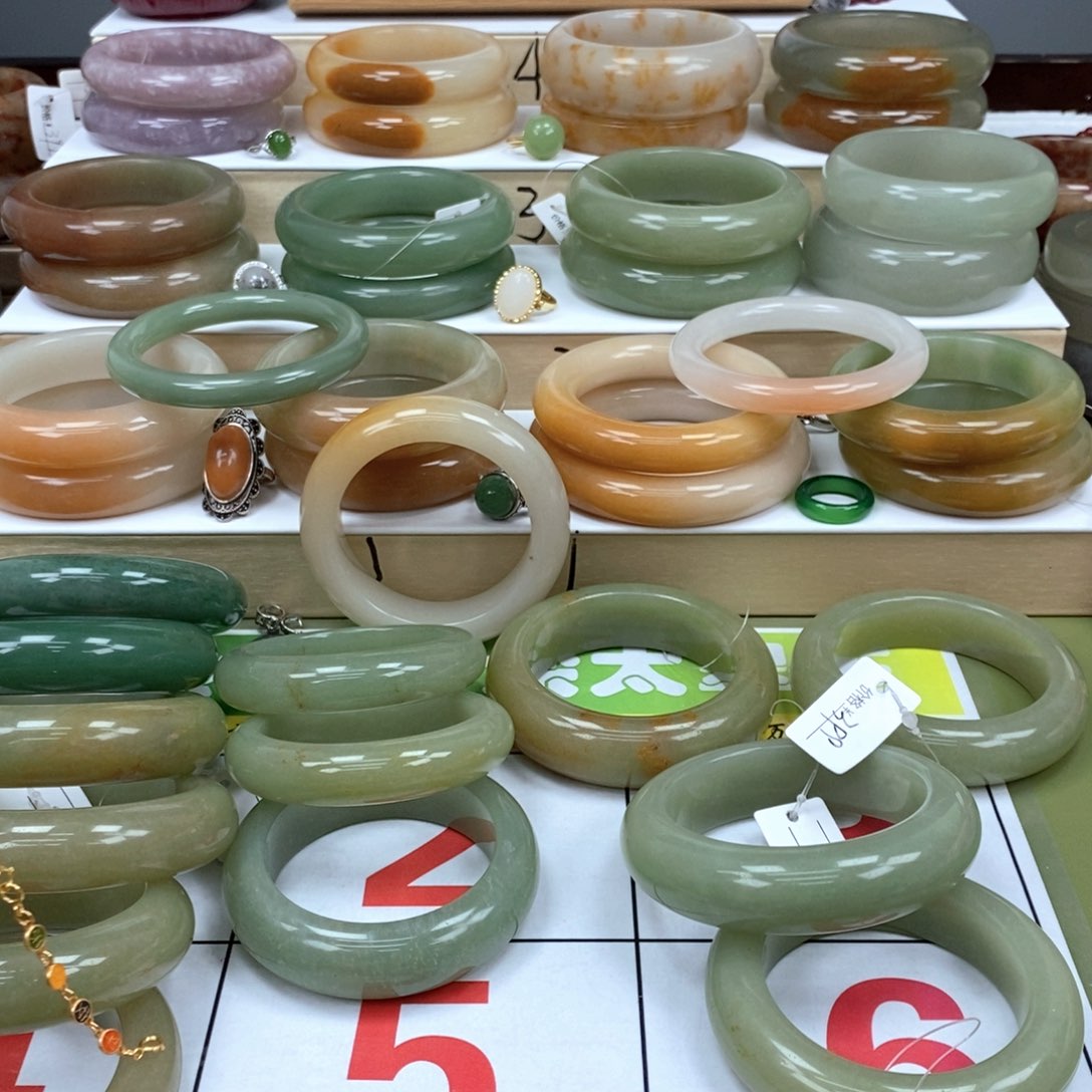 石英质玉手镯未镶嵌