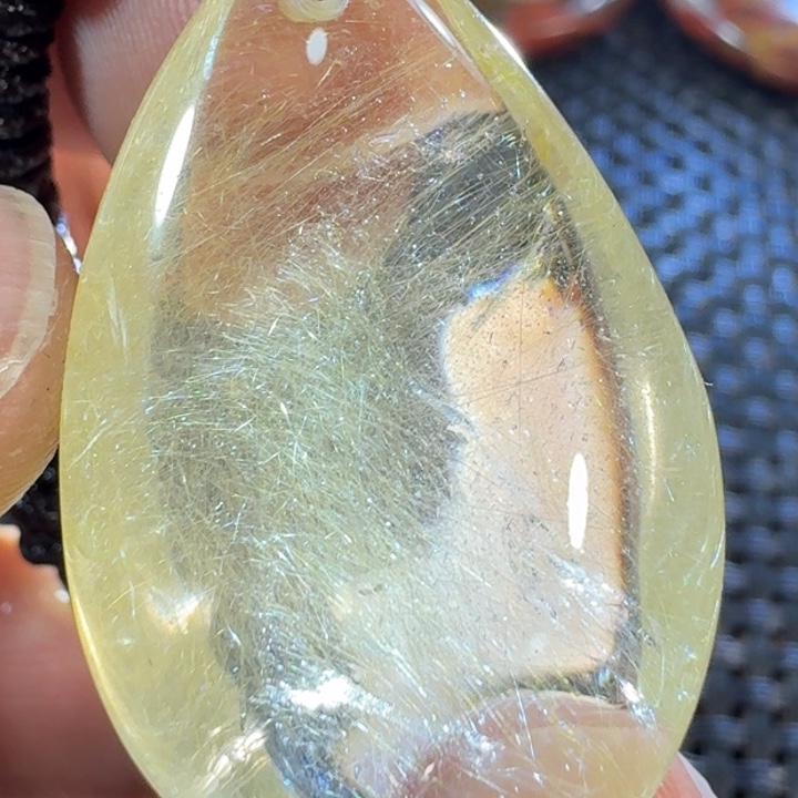 水晶吊坠(不含链)未镶嵌小**?