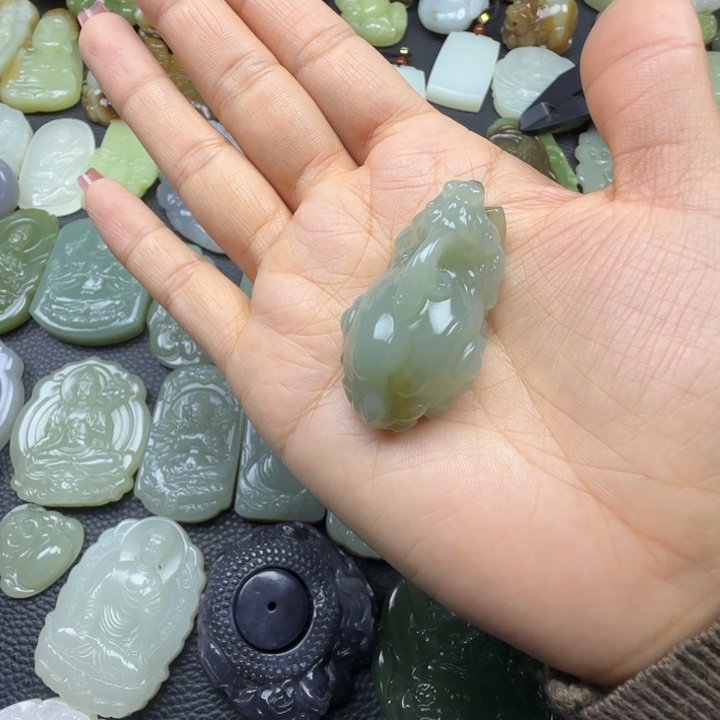 *****和田玉未镶嵌颈饰