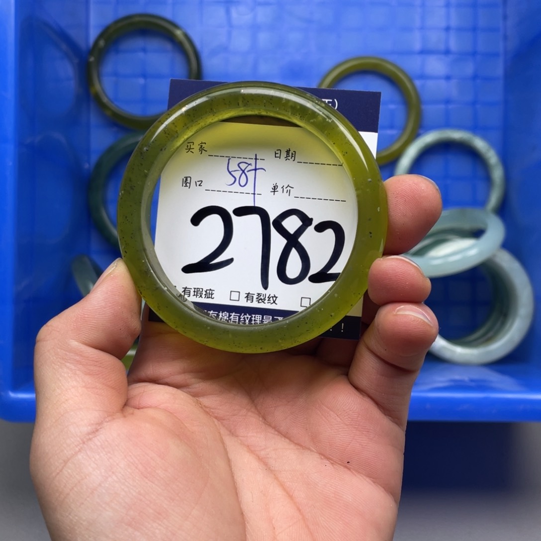 岫玉手镯手镯未镶嵌