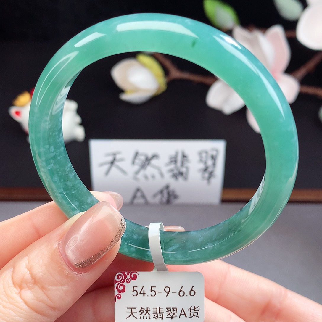 翡翠手镯（圆镯）未镶嵌