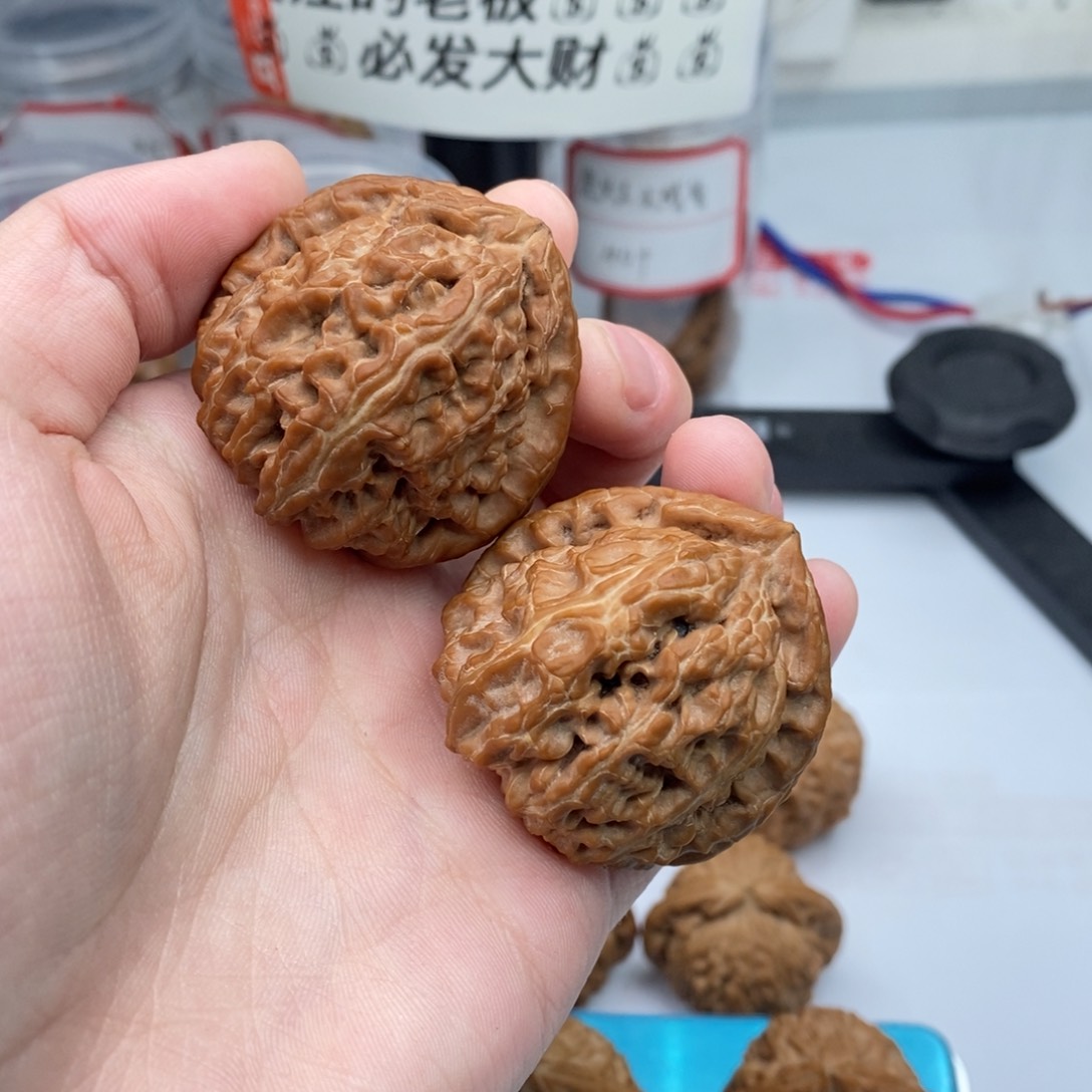 桃核把件我***阳核桃品种，三角白，尺寸40mm，两只