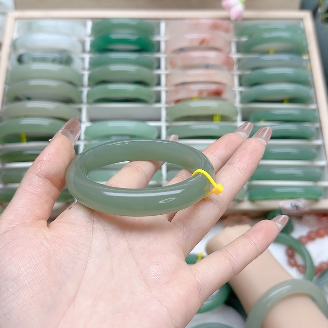 石英质玉手镯未镶嵌60口径