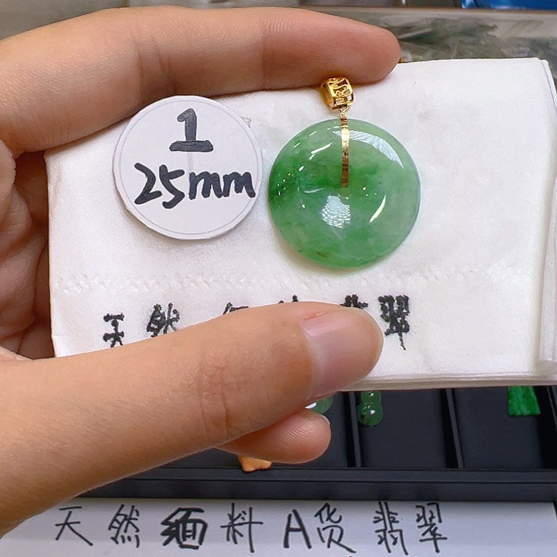 翡翠颈饰18K金镶嵌翡翠