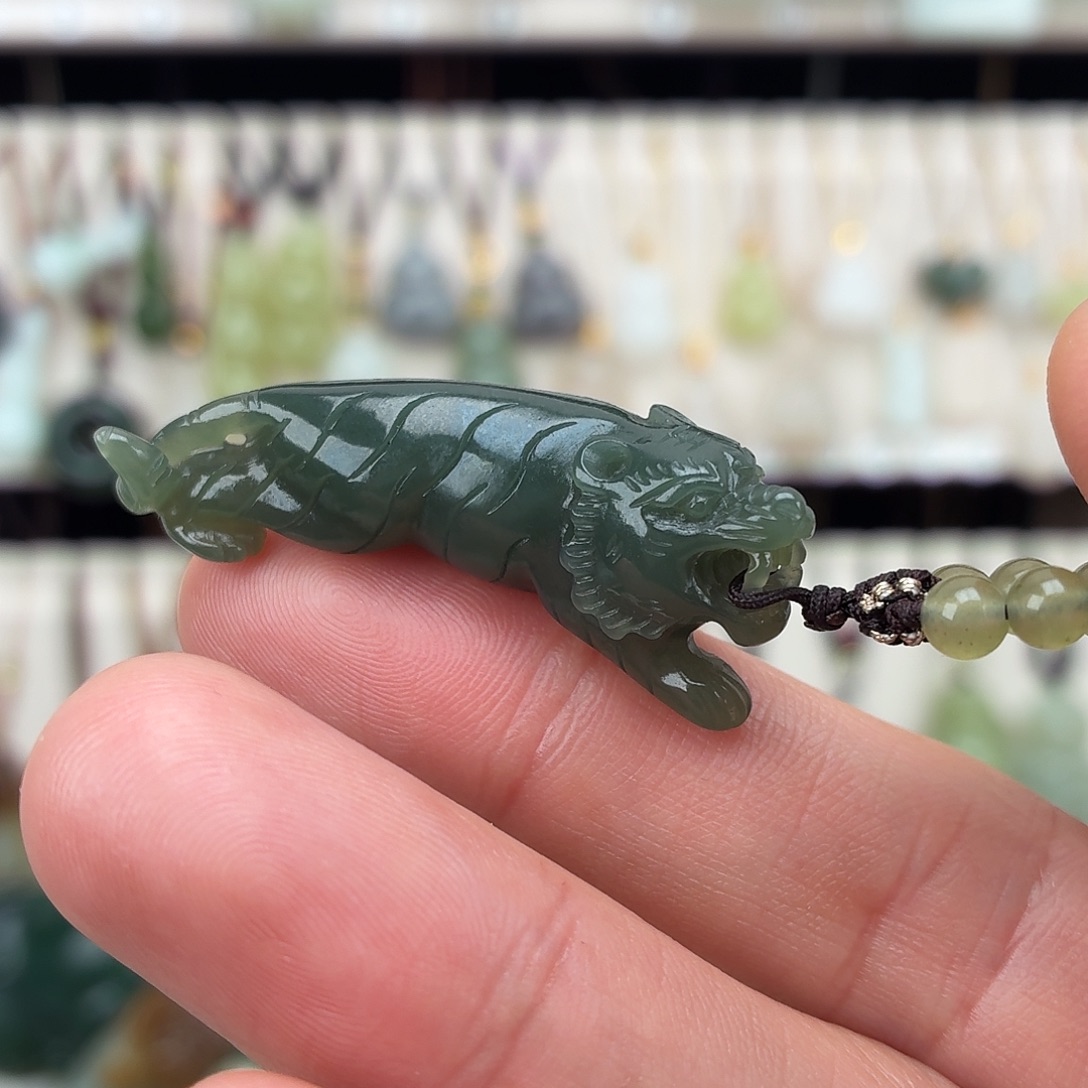 和田玉未镶嵌颈饰天然和田玉手工雕刻生肖老虎吊坠