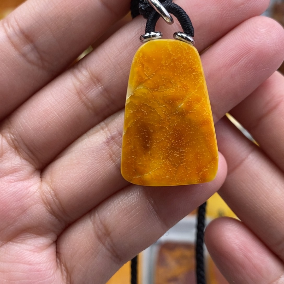 琥珀吊坠(赠链)未镶嵌