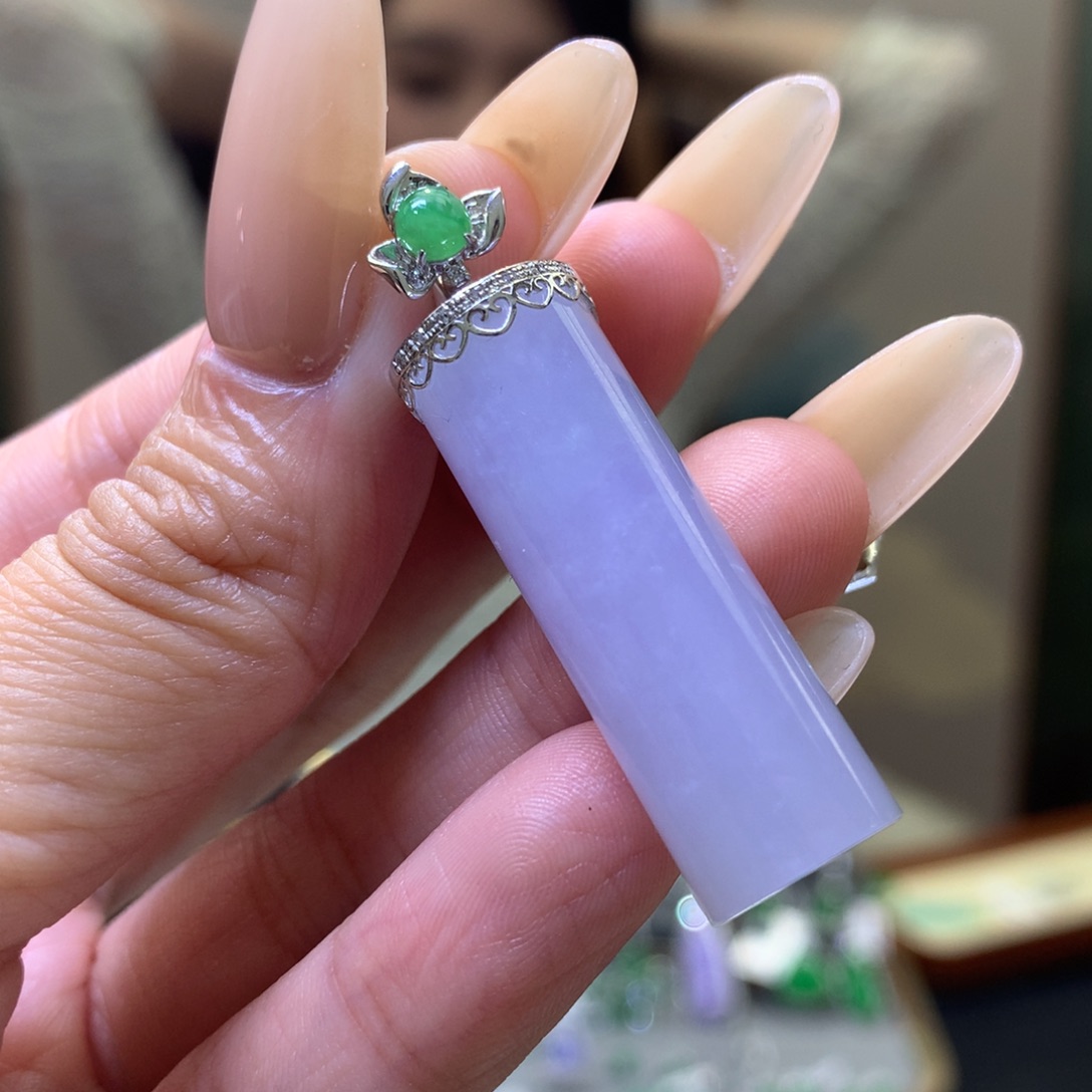 颈饰18K金镶嵌翡翠