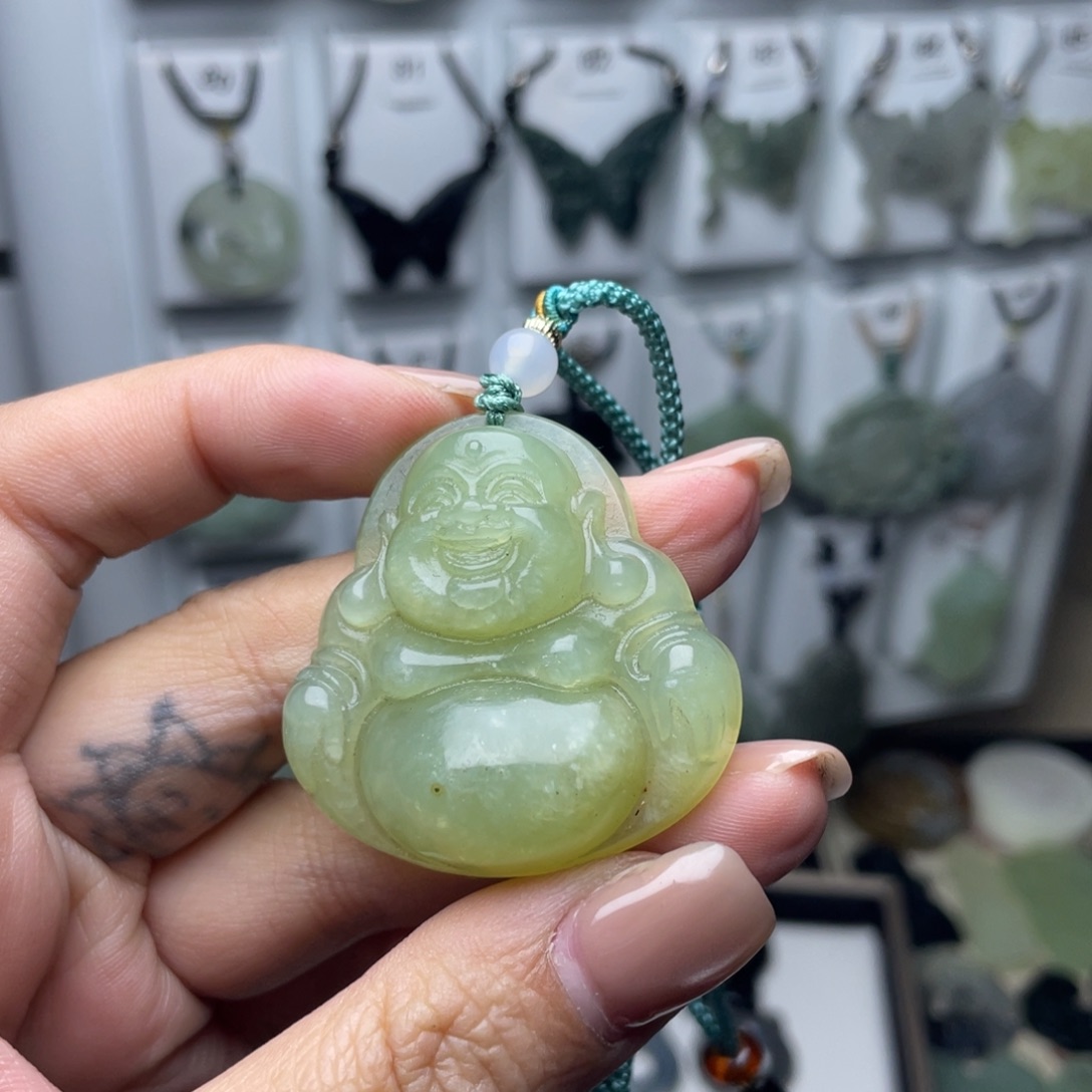 岫玉未镶嵌颈饰大肚佛