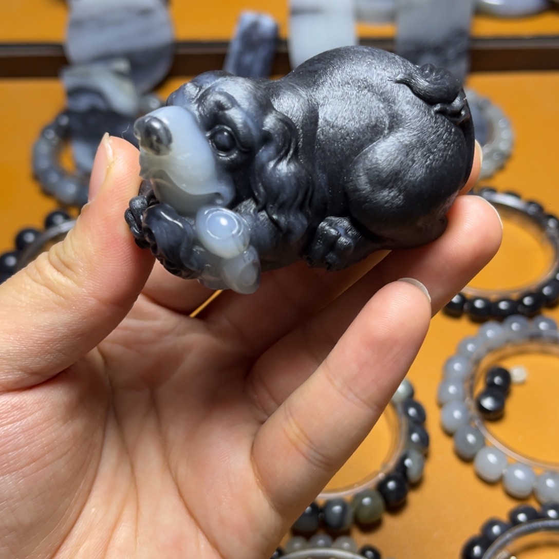 和田玉未镶嵌把件156克旺财把件