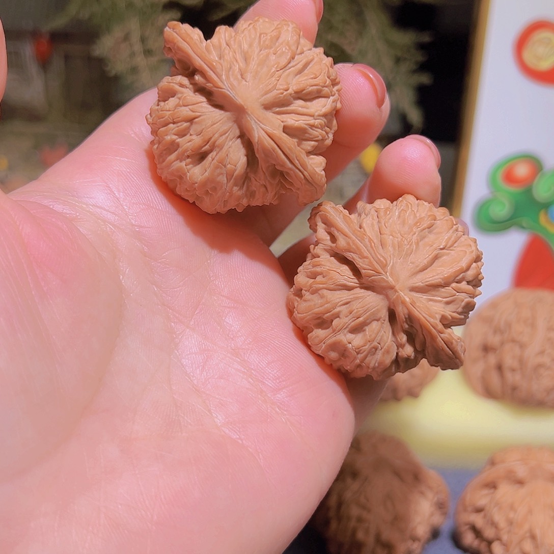 文玩核桃吊坠满*?汉高楼42