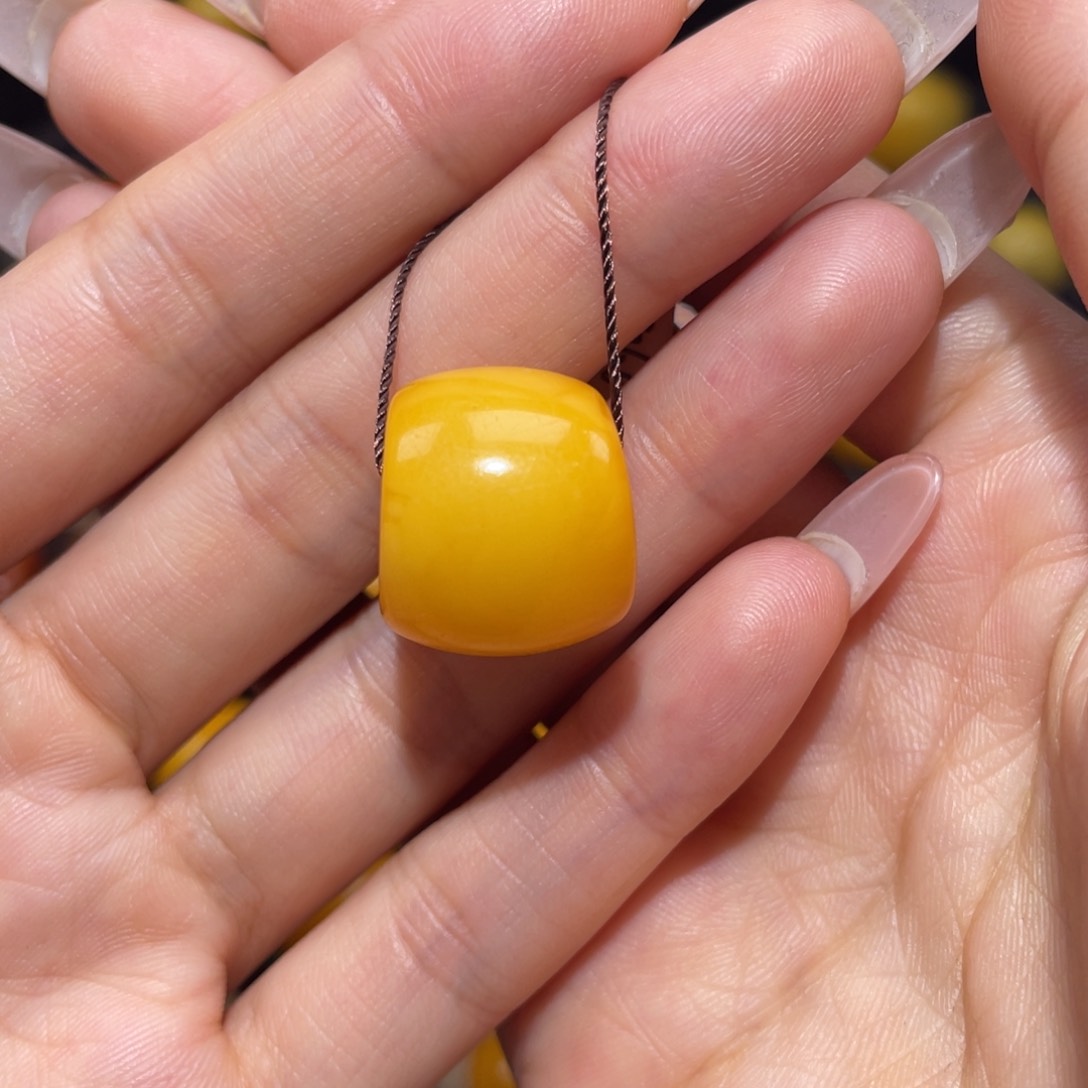 【闪购商品】琥珀裸石未镶嵌马蹄