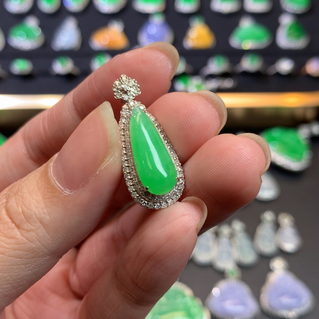 翡翠吊坠(不含链)18K金镶嵌