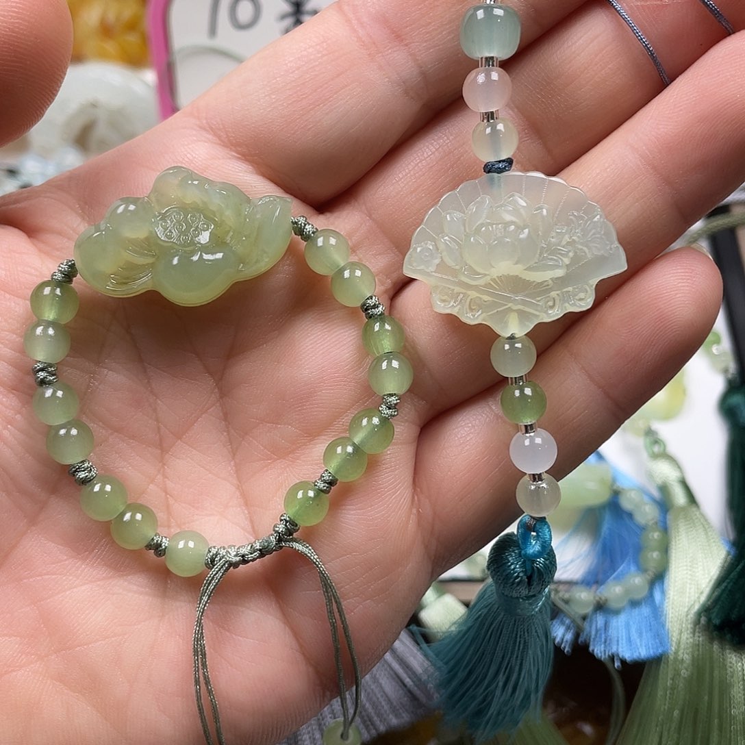 花***落蛇纹石玉未镶嵌颈饰