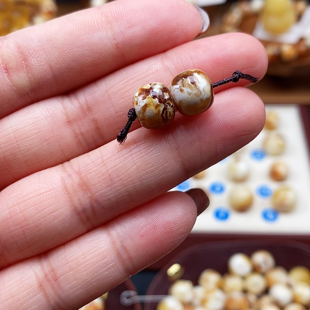 琥珀未镶嵌裸石蜜蜡8*7