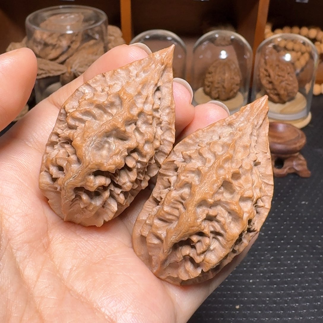 文玩核桃把件老树龙鳞绣花鞋