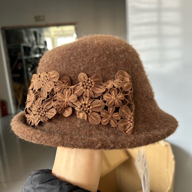 骆驼绒手工钩花蝴蝶结赫本盆帽1300