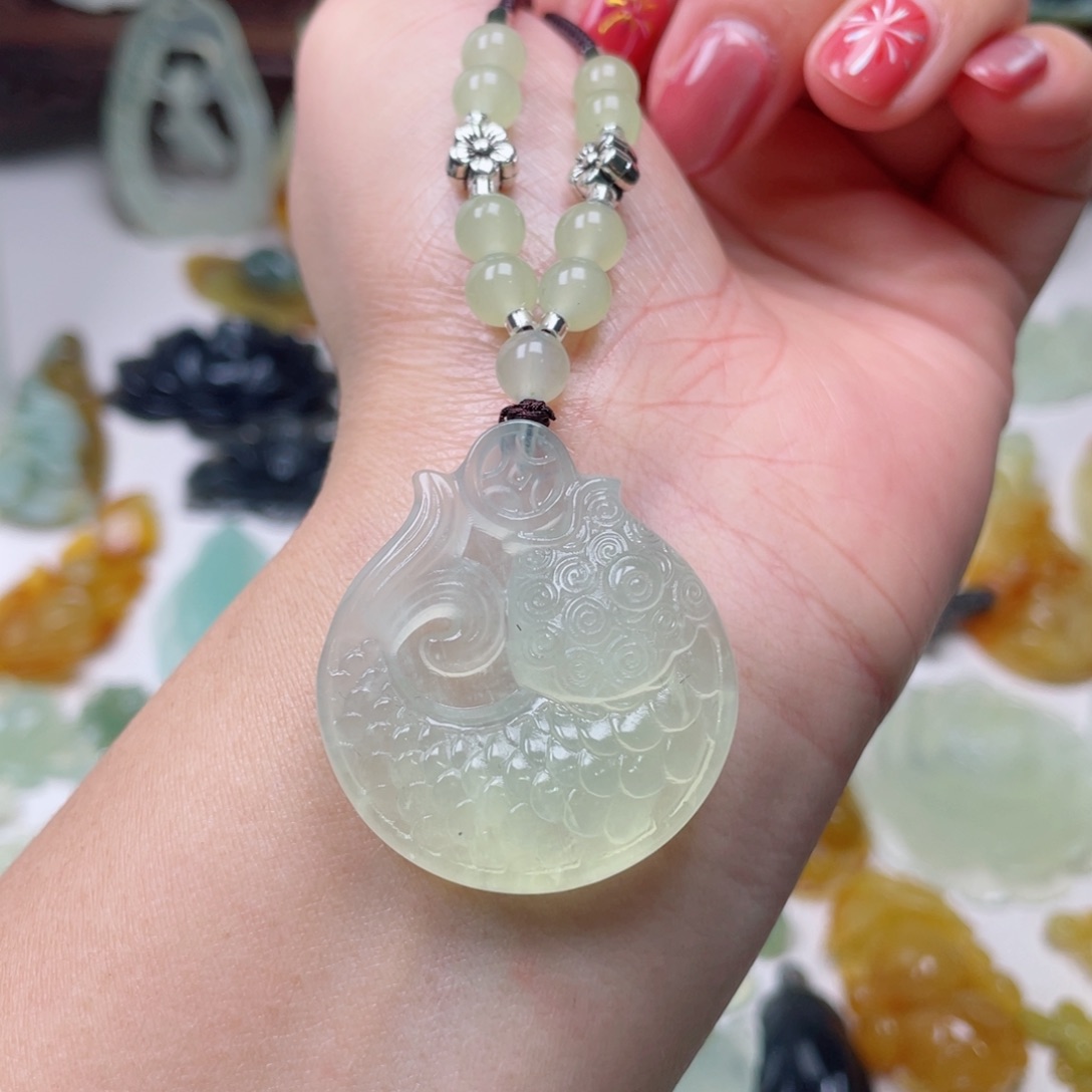 蛇纹石玉颈饰未镶嵌