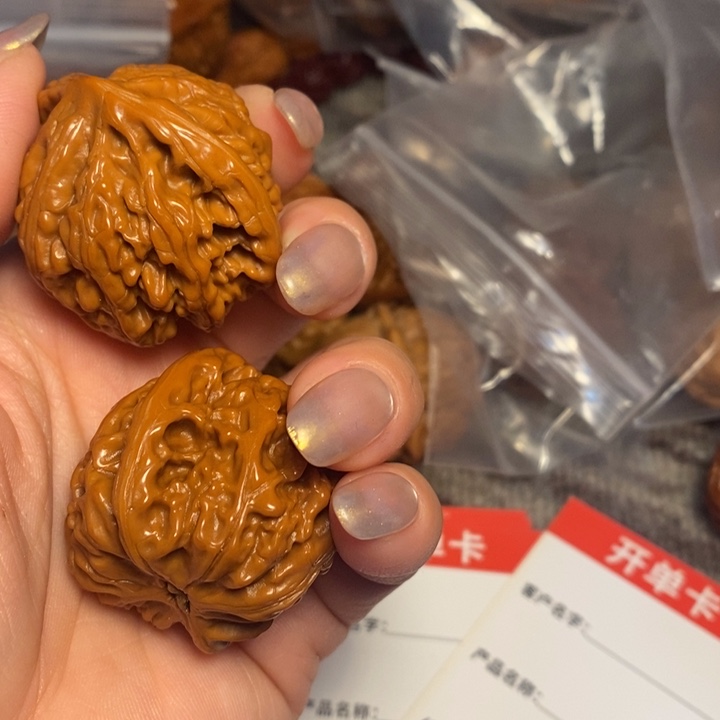 一***人文玩核桃把件            
