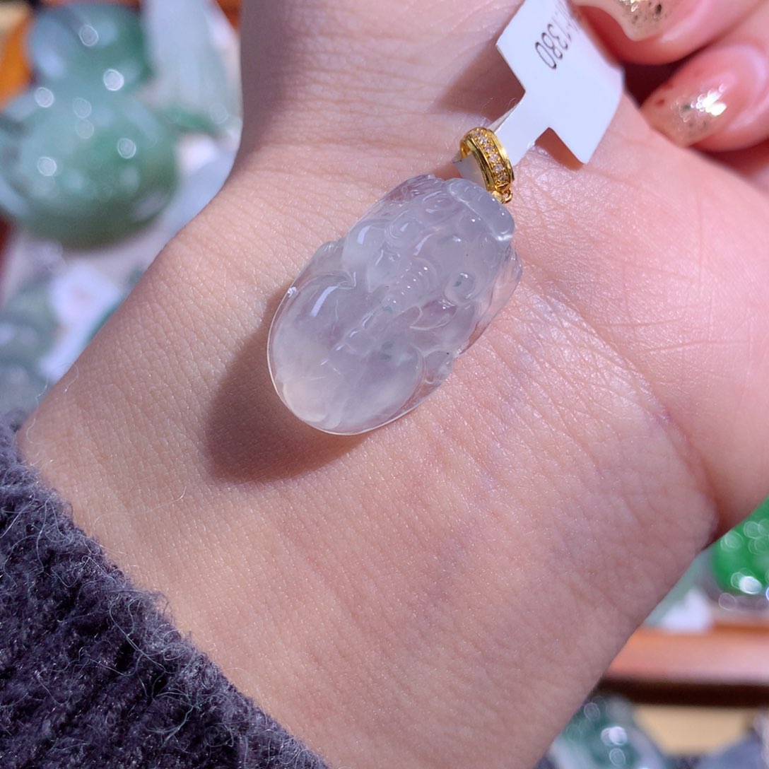 翡翠颈饰18K金镶嵌冰貔貅