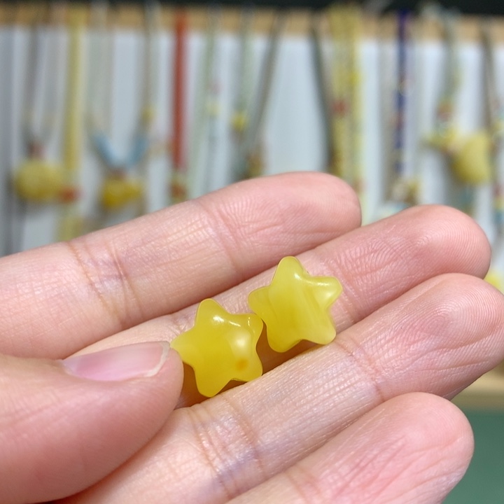 ****儿蜜蜡未镶嵌裸石配饰