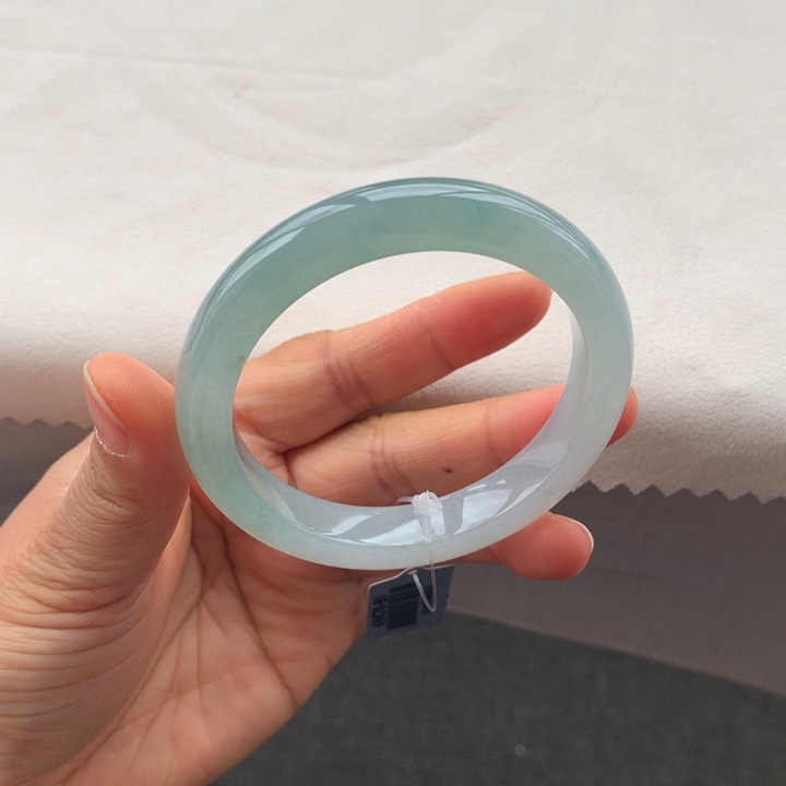 翡翠手镯未镶嵌翡翠手镯