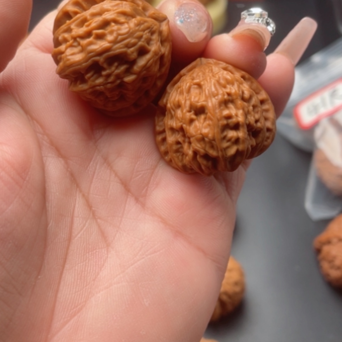 【闪购商品】猴头核桃吊坠三角白888