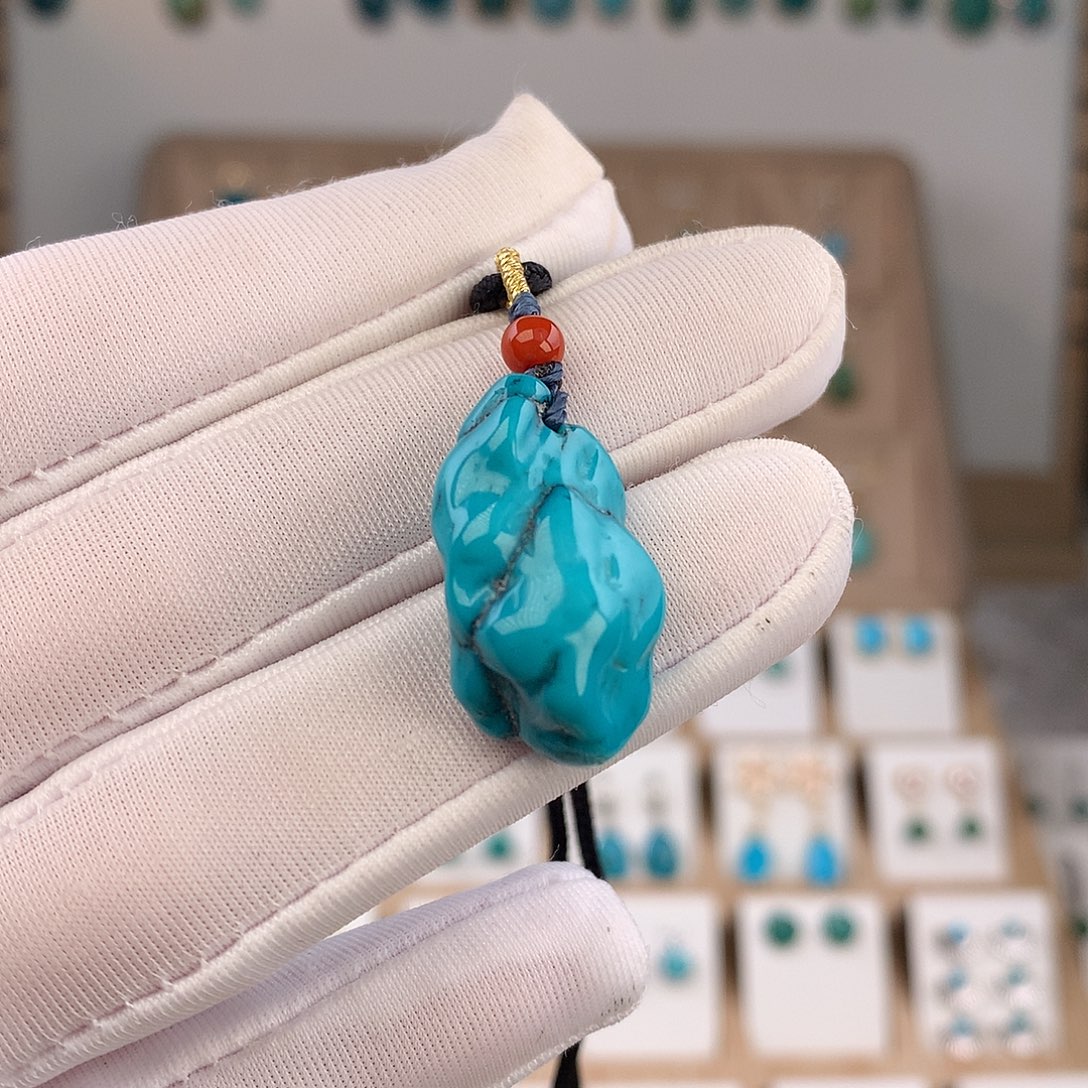 绿松石未镶嵌颈饰