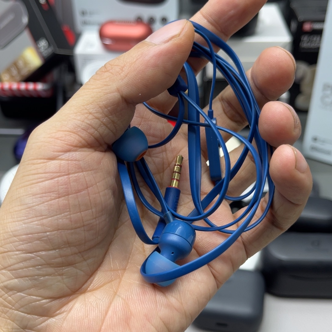 JBL有线加上一个转接头