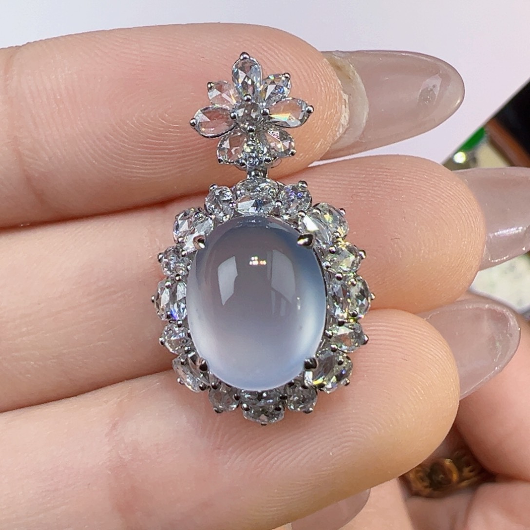 翡翠颈饰18K金镶嵌蛋面