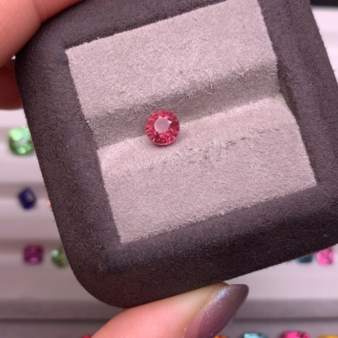 石榴石裸石未镶嵌1.2克拉