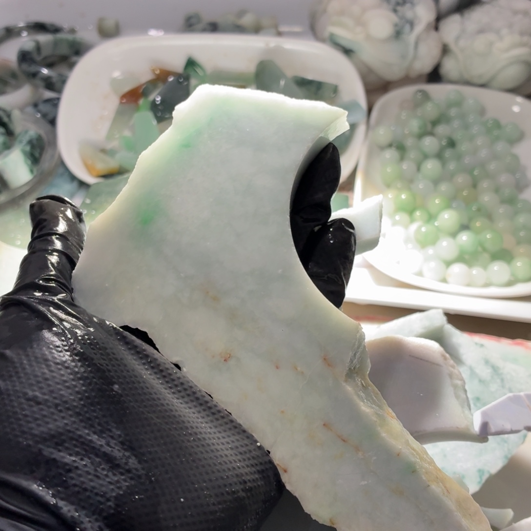 翡翠未镶嵌颈饰边角料