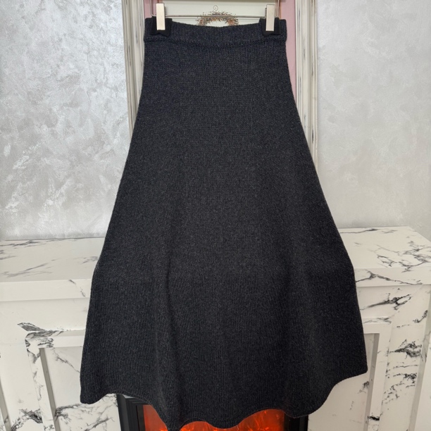 燕小姐“优雅永恒”系列100精纺羊绒A字摆长半裙