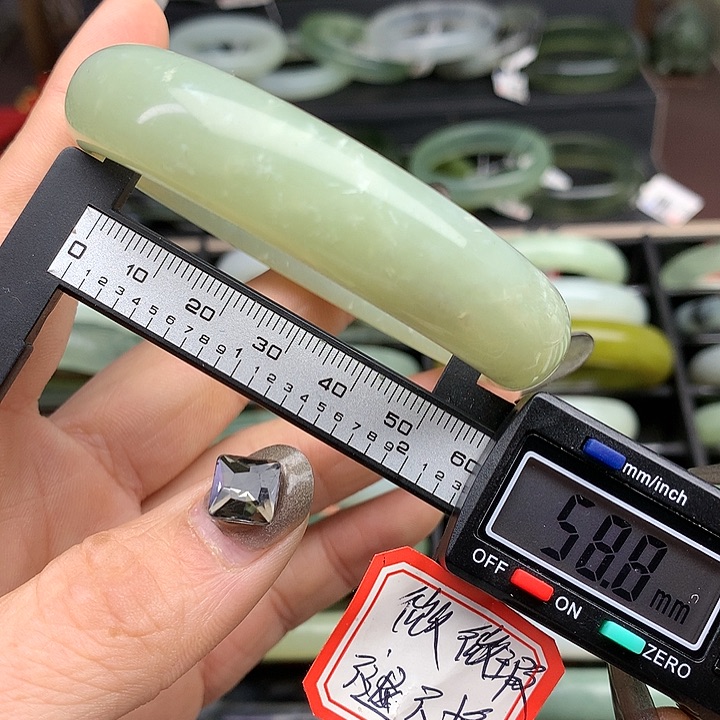 蛇纹石玉手镯未镶嵌585
