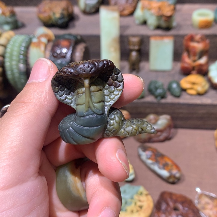 岫岩河磨玉（透闪石质玉）未镶嵌把件