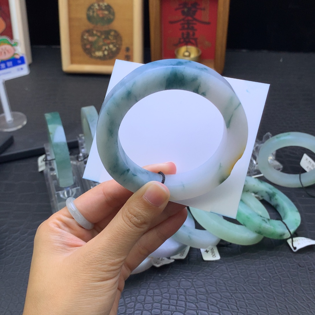 定制翡翠未镶嵌翡翠手镯