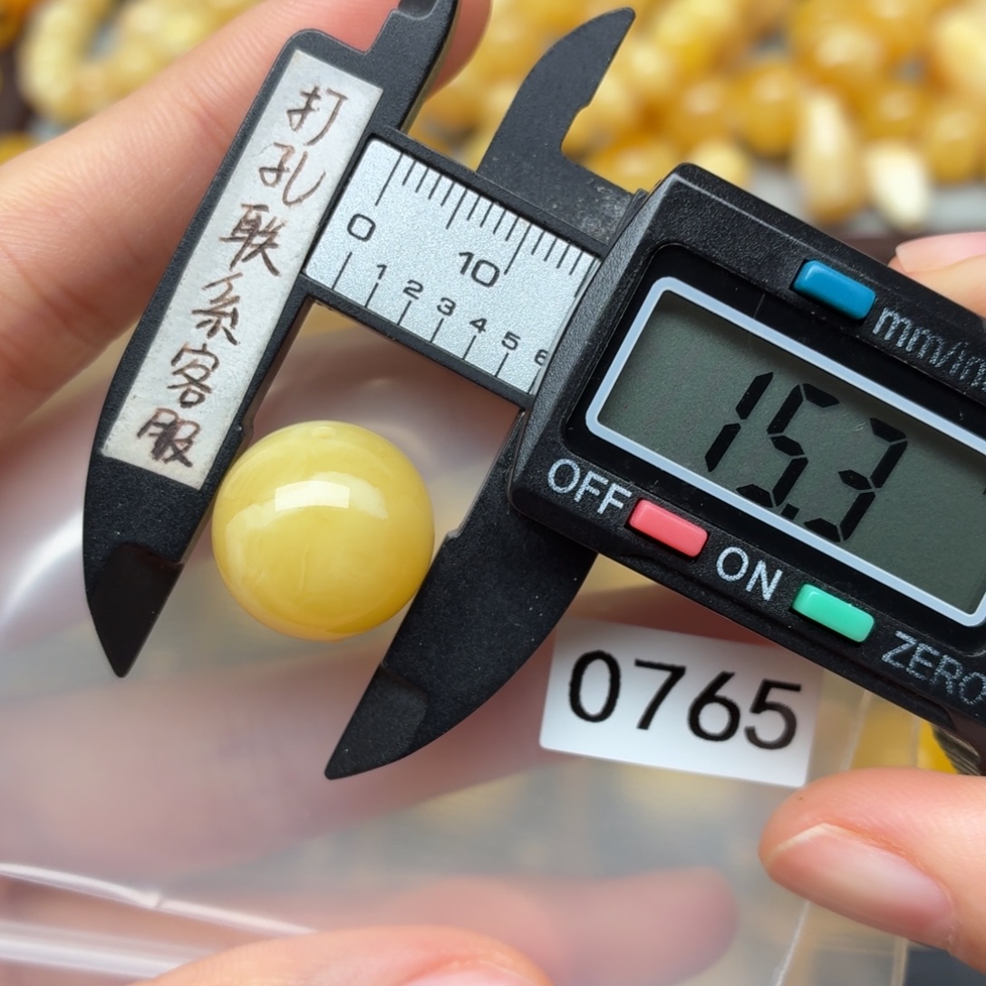 喆***琥珀未镶嵌裸石蜜蜡