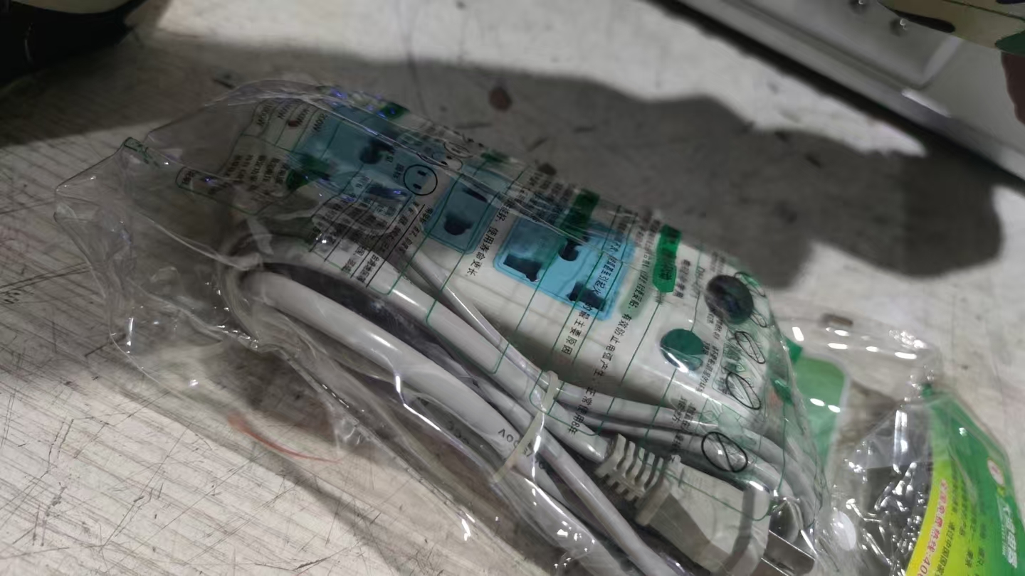 8新  插排四个 不包邮费