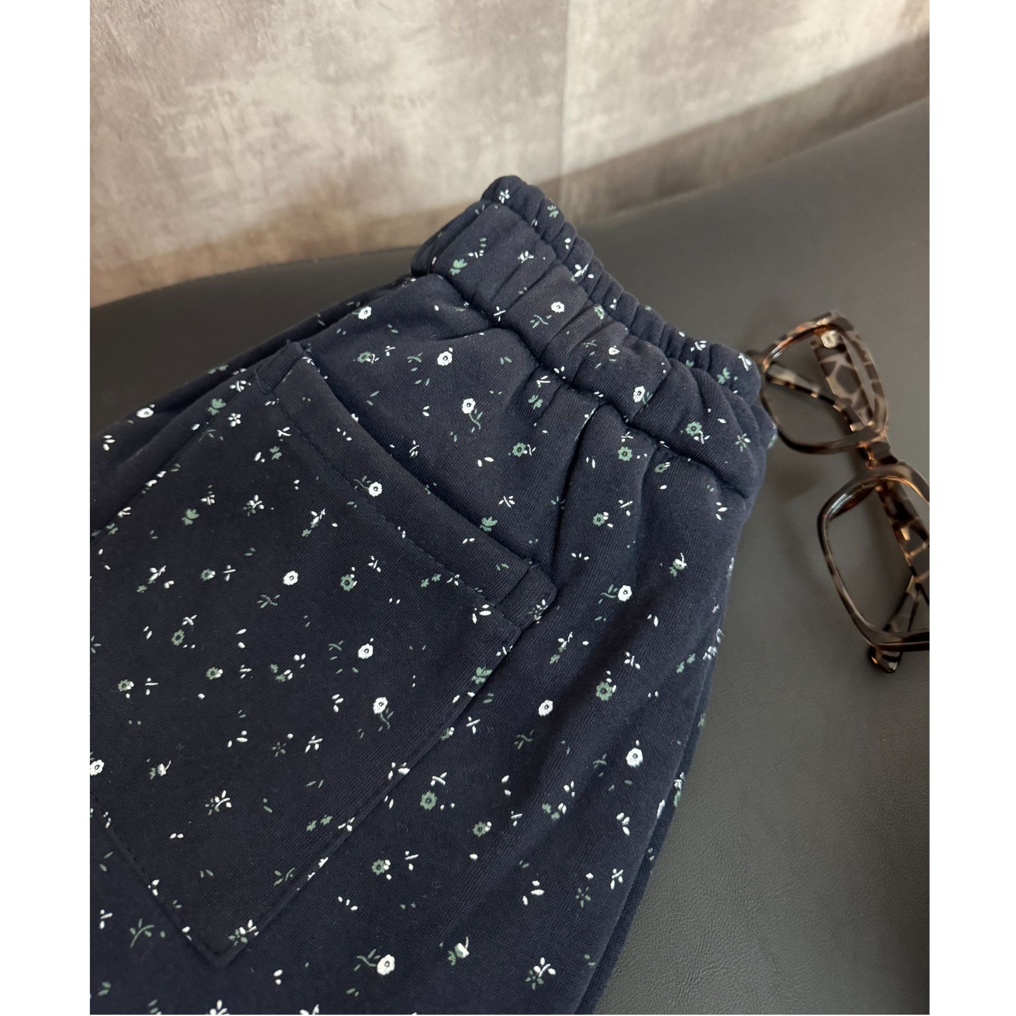 【哈莉】2026冬季新款加绒小碎花中高腰显瘦阔腿九分裤