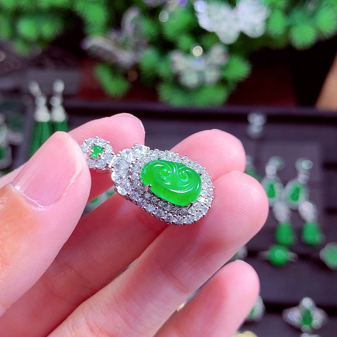 颈饰未镶嵌翡翠天然