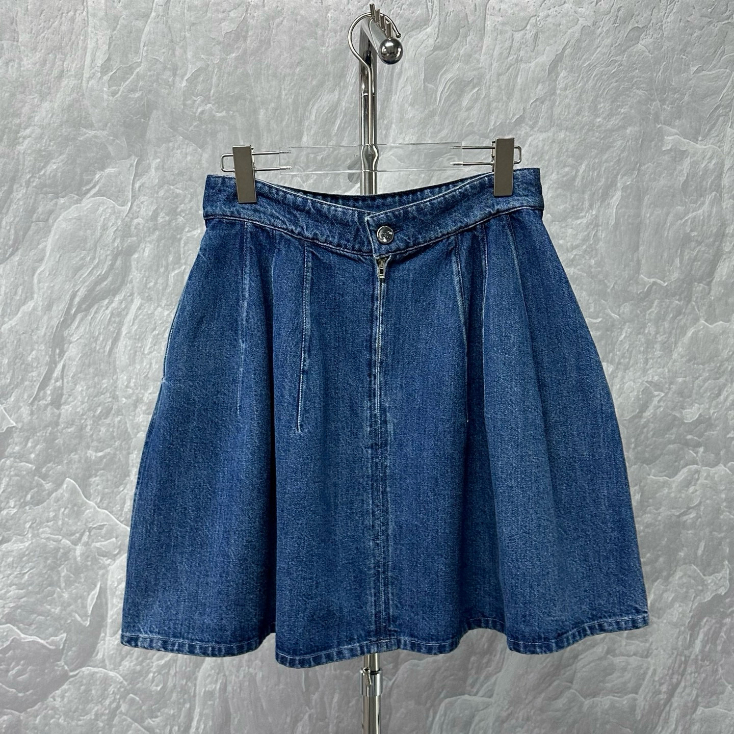 99新 Chanel/香奈儿 拉链牛仔短裙 40码 A00070