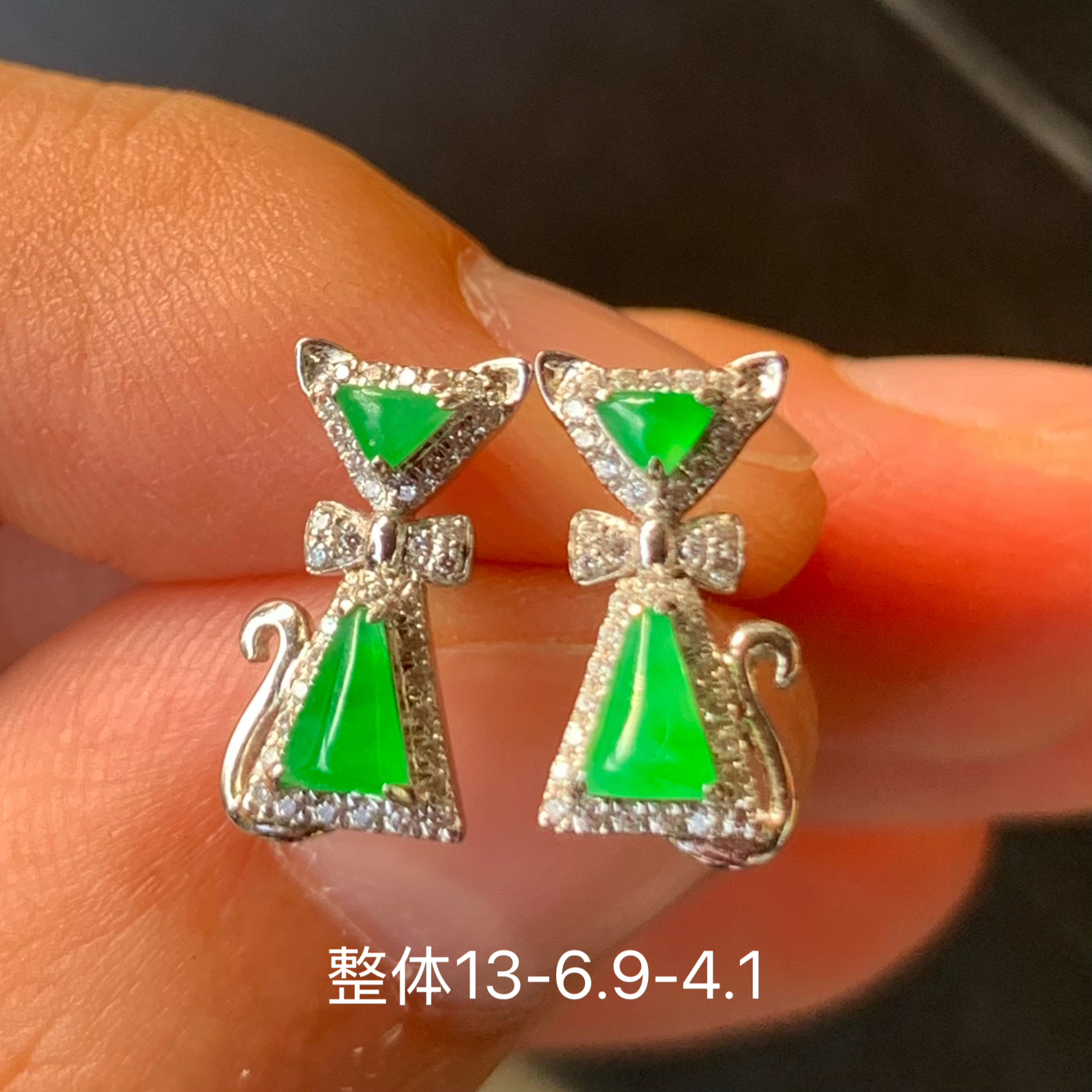 高冰满绿女款小猫造型耳钉小众珠宝镶嵌精致女生配饰高级感玉石