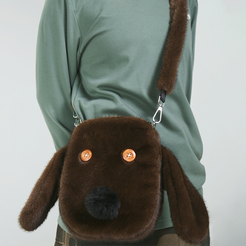 嬉游记原创2025冬新款毛绒狗狗单肩斜挎小包女柔软百搭钥匙零钱包