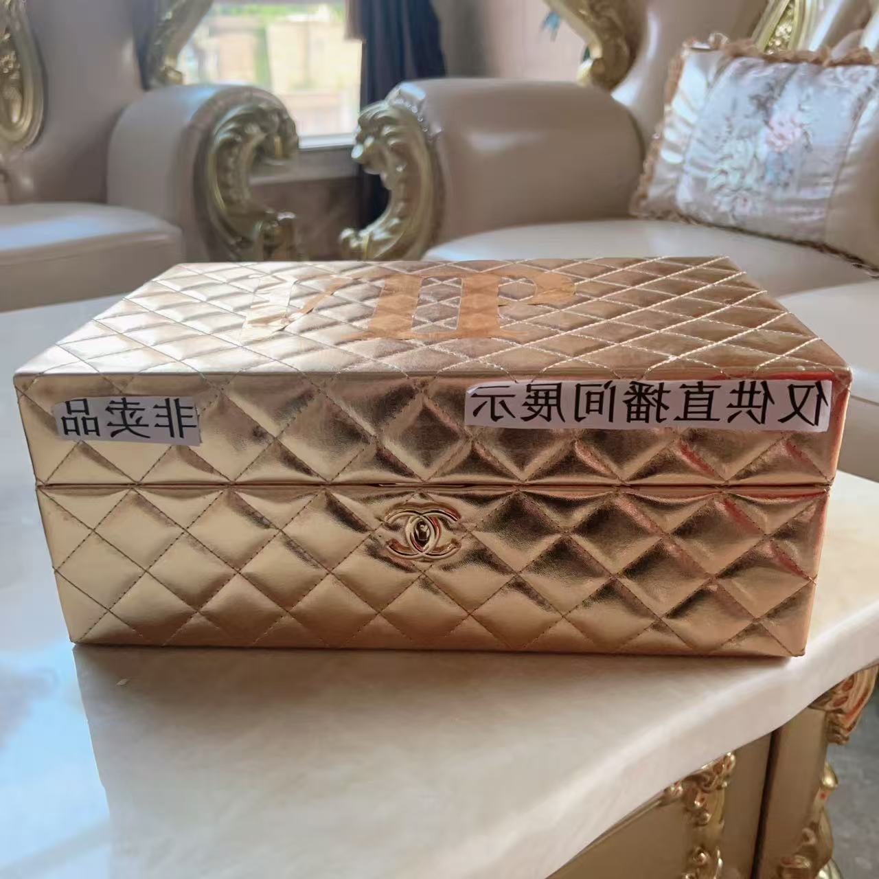 高端商品展示箱子中【仅供展示】