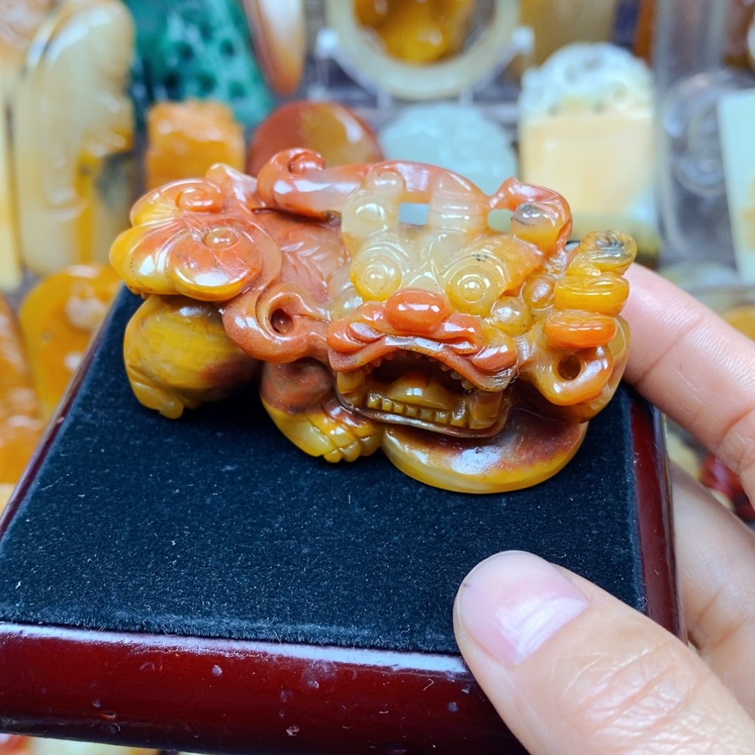 石英质玉（黄龙玉）颈饰未镶嵌