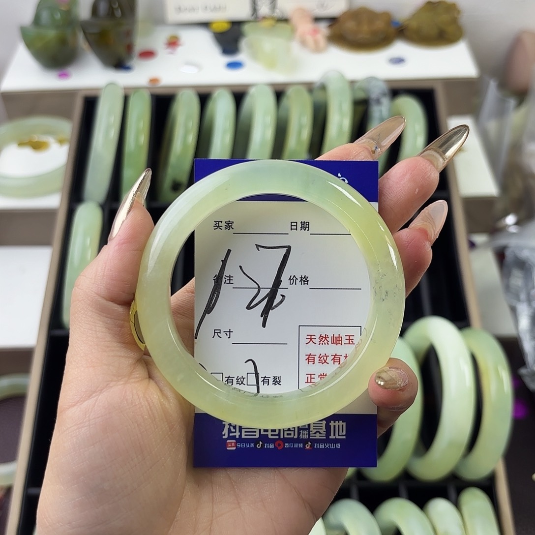 蛇纹石玉手镯未镶嵌R****°